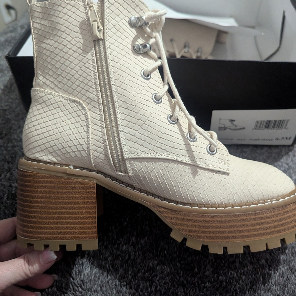 NIB Mia Ivory Snake Boot sz 6.5